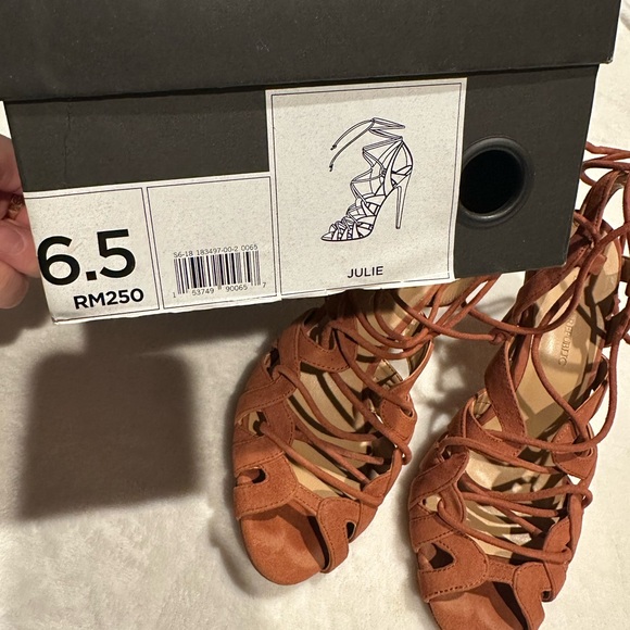 Banana Republic Julie brown suede heels size 6.5 - Picture 7 of 9